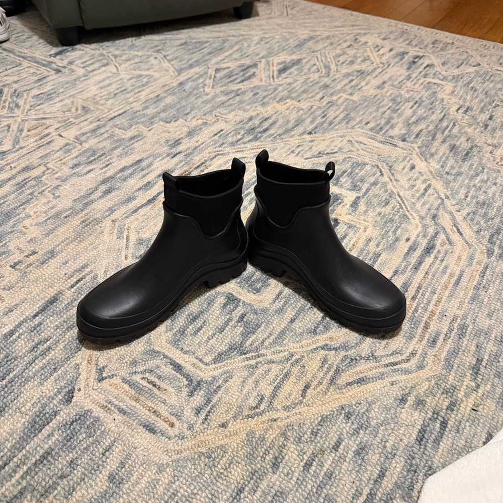 Women's Mona Rain Boots - Universal Thread Black Sz 8 Waterproof Ankle Pull-up - Picture 3 of 9